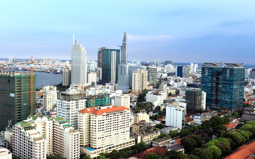 Từ quý 4/2017 đến năm 2018, dự kiến sẽ có khoảng 70.000 căn hộ từ 60 dự 
án được mở bán sẽ tạo nên áp lực cạnh tranh về giá và thanh khoản đối 
với các chủ đầu tư.