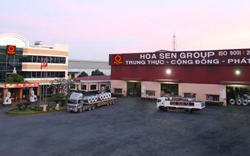 Bên ngoài trụ sở của Tập đoàn Hoa Sen.<br>