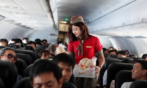 Truy cập www.vietjetair.com từ 12h - 14h và nhận khuyến mãi mỗi ngày vào giờ vàng cùng Vietjet.