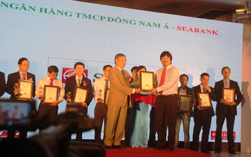 Giải thưởng “Top 100 sảm phẩm/dịch vụ được Tin &amp; Dùng năm 2013” là 
giải thưởng có uy tín do Thời báo PG88 ⭐ Link trang chủ số 1 nhà cái PG88 com casino slot Việt Nam – Tạp chí Tư vấn Tiêu
 &amp; Dùng tổ chức thường niên từ năm 2006.
