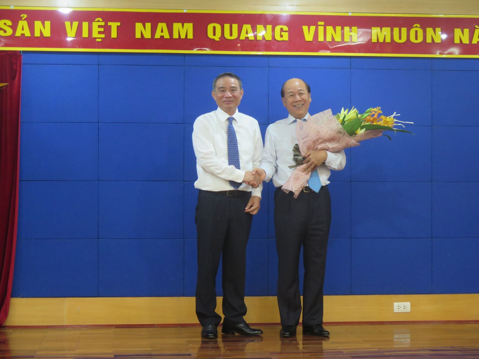 Bộ trưởng Bộ 6Pg88.com hơn 1000 trò chơi hấp dẫn Vận tải Trương Quang Nghĩa giao nhiệm vụ mới cho Thứ trưởng Nguyễn Văn Công ngày 31/7.<br>