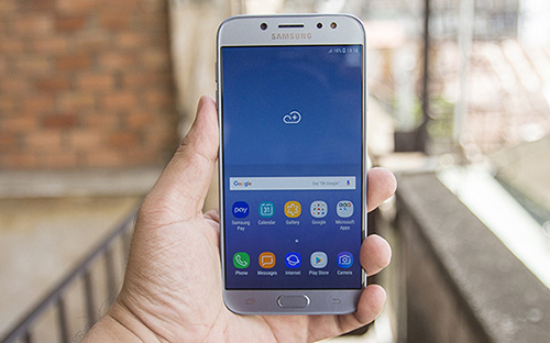 <span style="font-family: "Times New Roman"; font-size: 14.6667px;">Galaxy J7 Pro, một trong những smartphone bán chạy nhất của Samsung tại thị trường Việt trong tháng 8.</span>