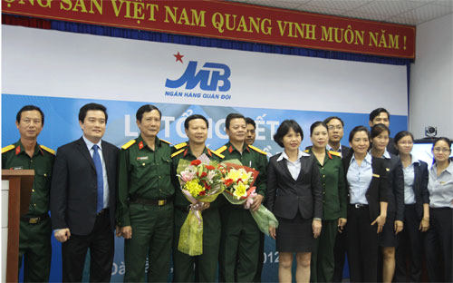 21 căn nhà được bàn giao trong đợt này với tổng giá trị khoảng 1,2 tỷ 
đồng nằm trong khuôn khổ chương trình “Tổ ấm đồng đội” được MB triển 
khai từ đầu năm 2012. 