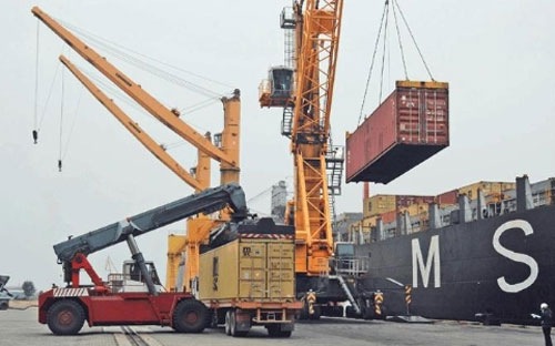Chính phủ đề ra mục tiêu phấn đấu tăng trưởng GDP bình quân trong 2 năm 2014 - 2015 ở mức khoảng 6%.