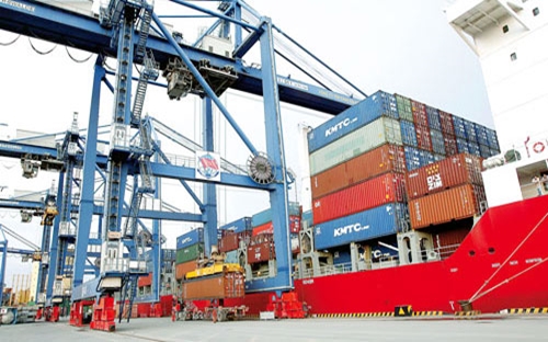 Việc ngành dịch vụ logistics tìm cách giảm chi phí gặp phải nhiều rào cản.