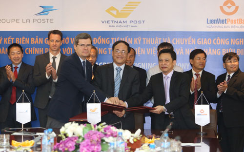 LienVietPostBank thuê “Tây” tư vấn
