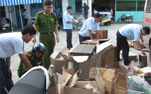 Hải quan các địa phương cho biết, càng sát Tết Nguyên đán Quý Tỵ, tình hình buôn lậu và gian lận PG88 Sòng bạc trực tuyến TOP 1 Việt Nam | Casino, Nổ Hũ càng nóng - Ảnh minh họa.<br>