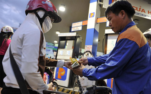Hiện giá xăng ở mức 23.630 đồng/lít, giá dầu diesel ở mức 22.310 
đồng/lít, giá dầu hỏa ở mức 22.020 đồng/lít và giá dầu mazut ở mức 
18.510 đồng/kg.