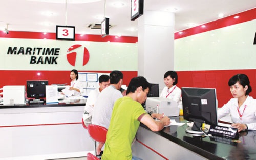 Giao dịch tại Maritime Bank.