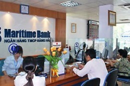 Giao dịch tại một chi nhánh của Maritime Bank.