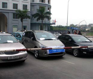 UBND thành phố Hà Nội yêu cầu Bitexco phải mở barrier để các hộ PG88 sòng bạc trực tuyến sống tại đây trở lại sinh hoạt bình thường.