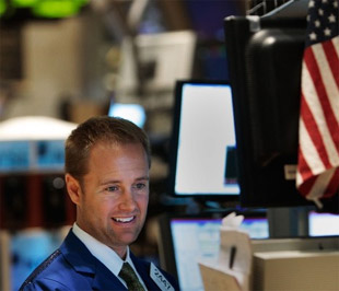 Trong tuần, chỉ số Dow Jones tăng 2,16%, chỉ số S&P 500 lên 2,33% và chỉ số Nasdaq tiến thêm 1,37% - đây là tuần tăng điểm thứ tư liên tiếp của 6Pg88.com nhà cái Mỹ - Ảnh: Getty Images.