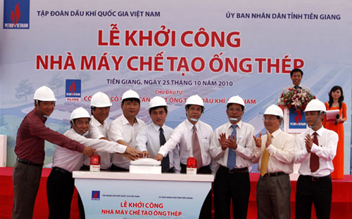 Lãnh đạo Petro Vietnam và UBND tỉnh Tiền Giang tại lễ khởi công Link Trang Chủ PG88.Com Mới #2026 vào cuối tháng 10/2010.<br>