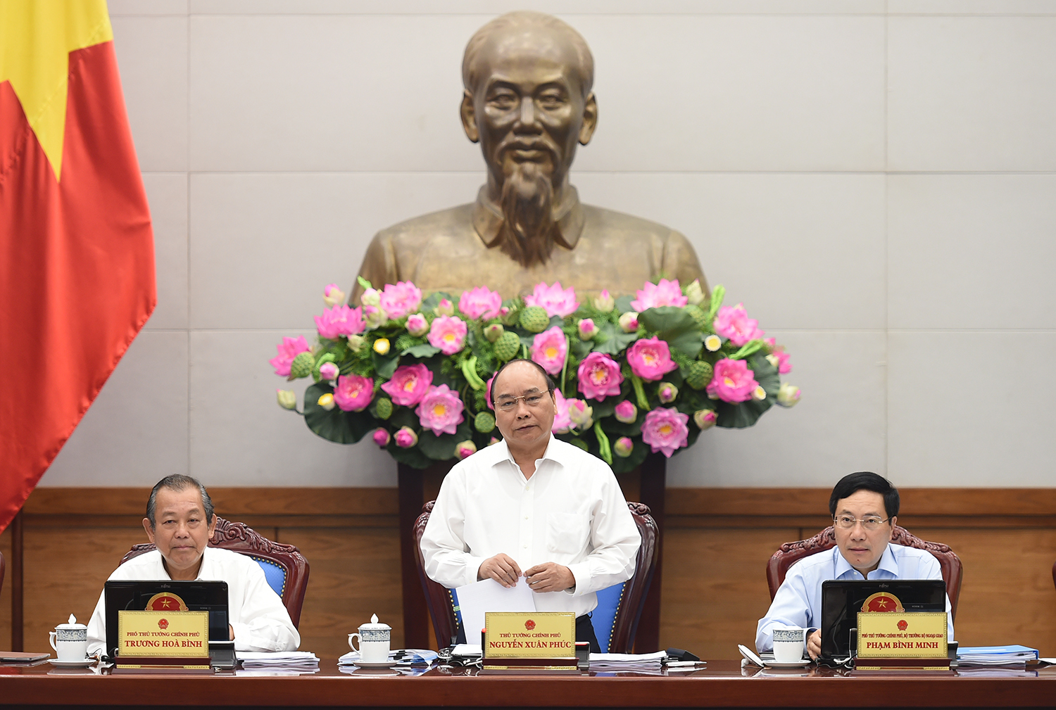 Thủ tướng Nguyễn Xuân Phúc chù trì phiên họp thường kỳ tháng 8 của Chính phủ.<br>
