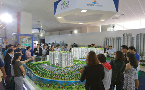 Với lịch thanh toán 1%/tháng, căn hộ ba mặt “view” sông - Sunrise 
Riverside đang rất hút khách, đặc biệt là trong các ngày diễn ra Triển 
lãm bất động sản của Novaland vừa qua.<br>