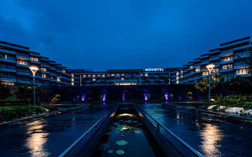 Novotel Phu Quoc Resort đã trở thành hình mẫu để Accor mời chủ đầu tư từ những nước khác trong khu vực Đông Nam Á sang học hỏi kinh nghiệm PG88 hơn 2,1 triệu thành viên những Link Trang Chủ PG88.Com Mới #2026 tương tự. 