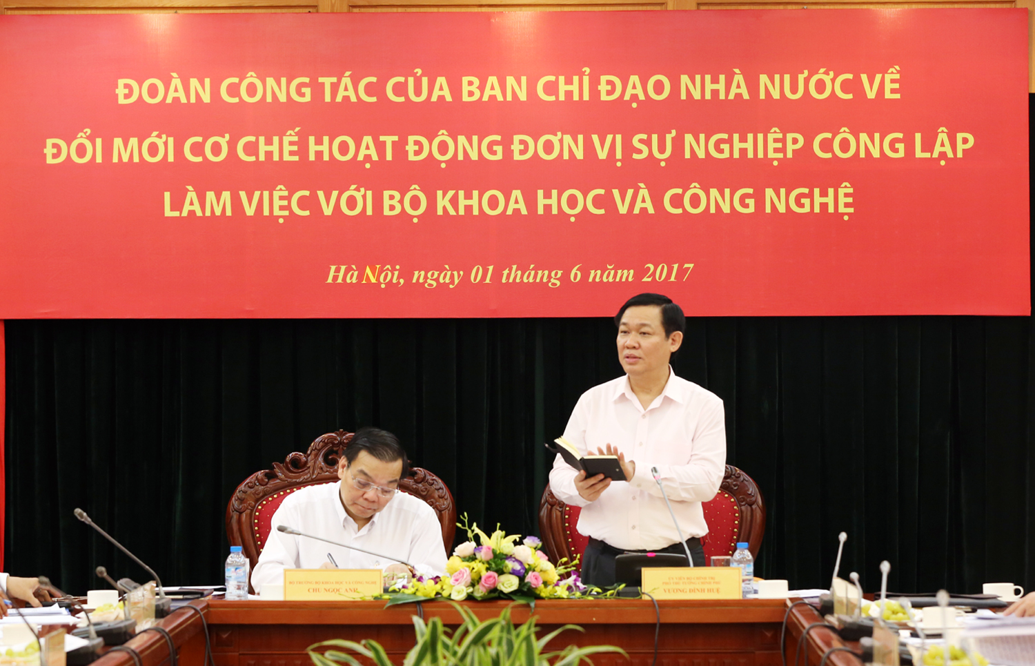 Phó thủ tướng cho rằng: “Không nên hiểu đổi mới, sắp xếp hoạt động của 
đơn vị sự nghiệp công lập là dẹp bớt đi, đông người quá thì giảm bớt đi,
 mà là sắp xếp hợp lý. 