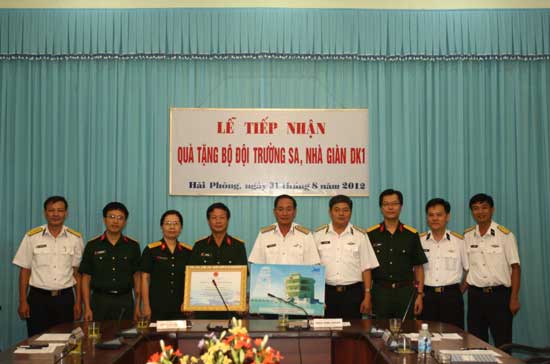 Lễ tiếp nhận tài trợ trị giá 20 tỷ đồng xây công trình Nhà văn hóa đa năng trên Đảo Đá Tây B, thuộc Quần đảo Trường Sa từ Pg88 com chính chủ Quân đội.