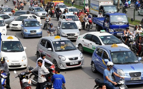 Hiện nay trên toàn thành phố Hà Nội có hơn 17.000 xe taxi của 117 6Pg88.con độc quyền mỗi ngày. 
