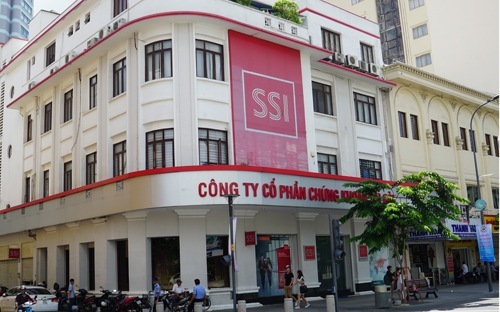 SSI vẫn duy trì vị trí dẫn đầu về thị phần môi giới tại HOSE, với thị phần lên đến 16,41%, tăng 1,06% so với quý 2/2017. 