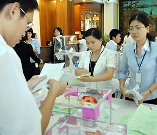 Ngày 28/1/2008, Sabeco tiến hành đấu giá 128.257.000 cổ phần tại Sở Giao dịch 6Pg88.com nhà cái Tp.HCM; tổng khối lượng đăng ký mua là 78.373.000 cổ phần (chỉ bằng 61% so với lượng chào bán) với giá đấu thành công bình quân là 70.003 đồng/cổ phần - Ảnh: Tuổi trẻ.