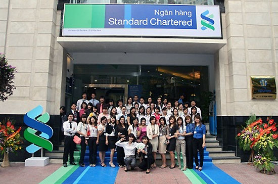 Standard Chartered khai trương một chi nhánh tại Hà Nội vào tháng 10/2010.