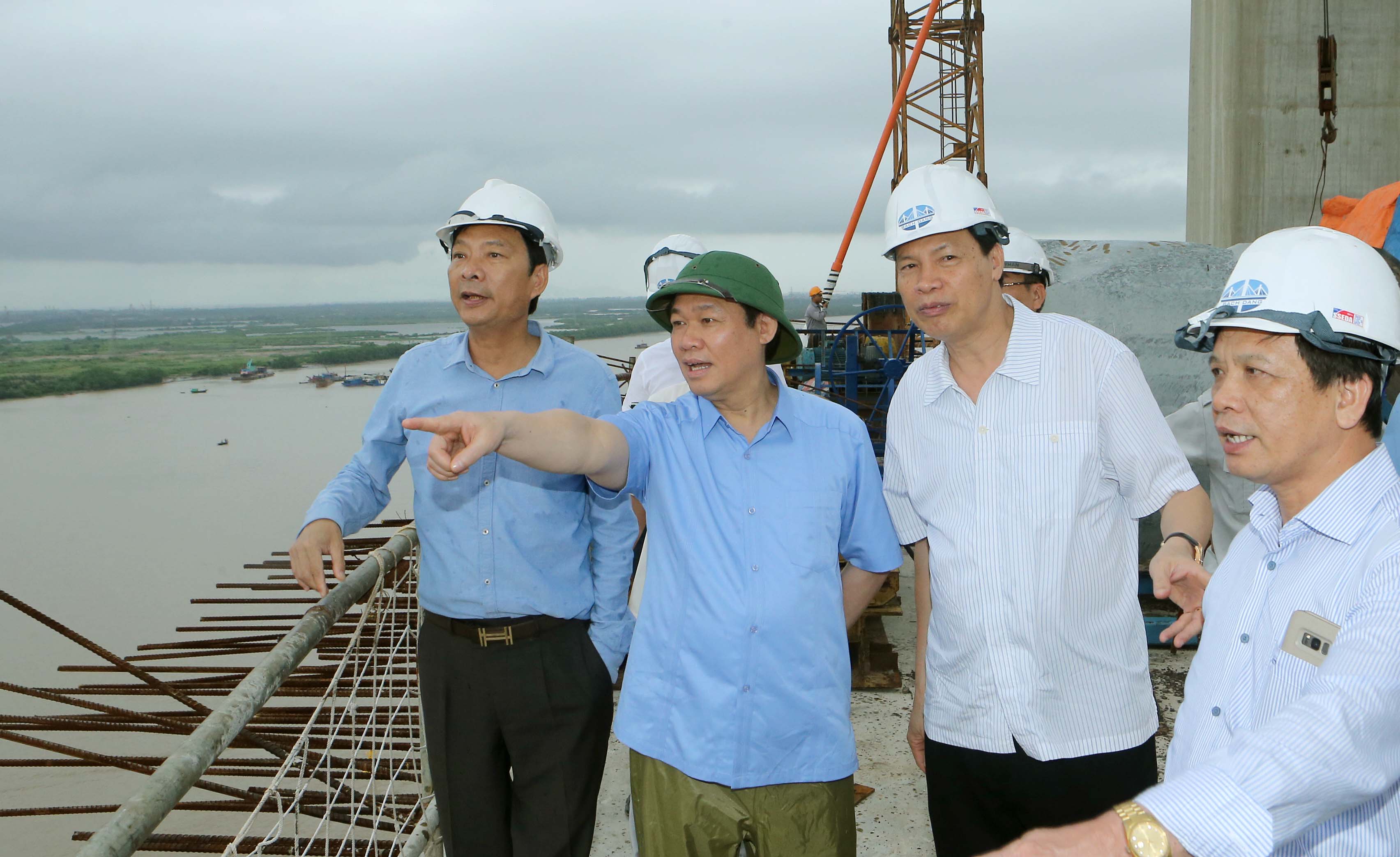 Phó thủ tướng Vương Đình Huệ thị sát Link Trang Chủ PG88.Com Mới #2026 cao tốc Hải Phòng - Hạ Long và cầu Bạch Đằng, ngày 25/8.<br>