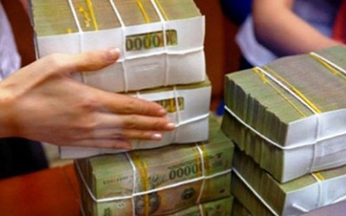 <p class="MsoNormal">Theo Tiến sĩ Cấn Văn Lực, Giám đốc Trường Đào tạo BIDV, mặc
dù lãi suất 6 tháng đầu năm tương đối ổn định song trên thực tế, đang có áp lực
tăng nhẹ trong cho vay ở những kỳ hạn dài. <br></p>
