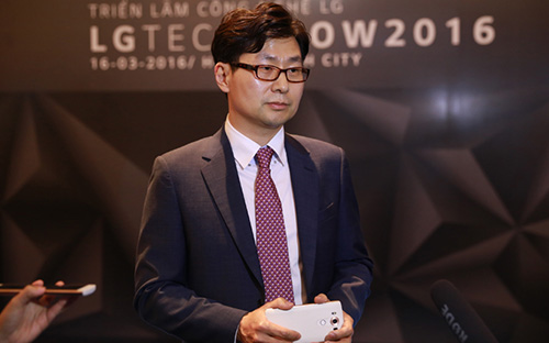 Ông Kim Young Lak, Tổng giám đốc LG Eletronics Việt Nam.