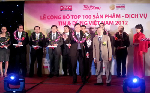 Lễ công bố kết quả chương trình Tin &amp; Dùng 2011 - 2012 tại Grand Hotel (Tp.HCM). <br>