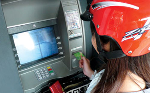 Một cái lợi là các Pg88 com chính chủ có thể huy động vốn giá rẻ từ lượng tiền gửi tại các máy ATM.