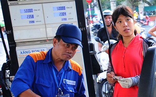 Nhiều 6Pg88.con độc quyền mỗi ngày xăng dầu hiện đang kêu lỗ vì những bất cập của nghị định 84.<br>