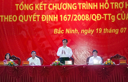 Thủ tướng Chính phủ Nguyễn Tấn Dũng: "Người thu nhập thấp, công nhân viên chức không thể mua được nhà PG88 Uy Tín Số 1 Việt Nam như hiện nay”.