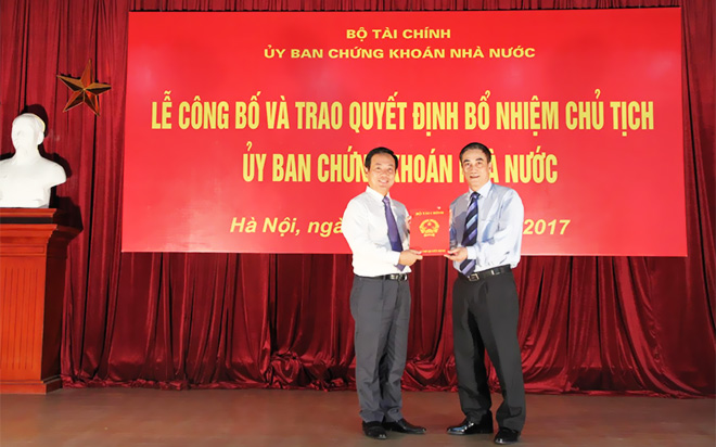 Thứ trưởng Bộ Pg88ok giải trí thể thao, casino, bắn cá và slot Trần Xuân Hà trao quyết định bổ nhiệm cho ông Trần Văn Dũng vào chiều ngày 12/7/2017.
