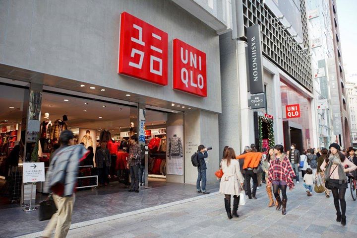 Ra đời từ năm 1949, thương hiệu Uniqlo có phong cách tối giản, có chất lượng tốt và giá cả phải chăng, được yêu thích bởi tính đa năng, dễ ứng dụng. <br>