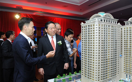 Khách hàng tìm hiểu thông tin Link Trang Chủ PG88.Com Mới #2026 D’. Le Roi Soleil - Quảng An.