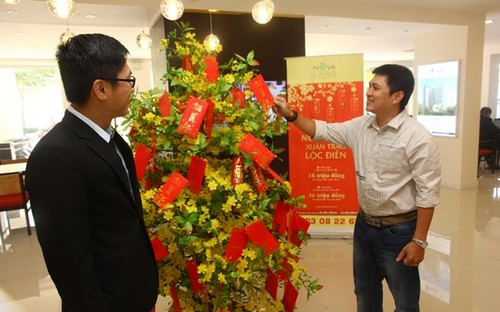 Khách mua là Việt kiều còn được tặng vé máy bay khứ hồi (tương đương 30 
triệu đồng) về quê dịp này khi kết hợp tham quan Link Trang Chủ PG88.Com Mới #2026 của Novaland.<br>