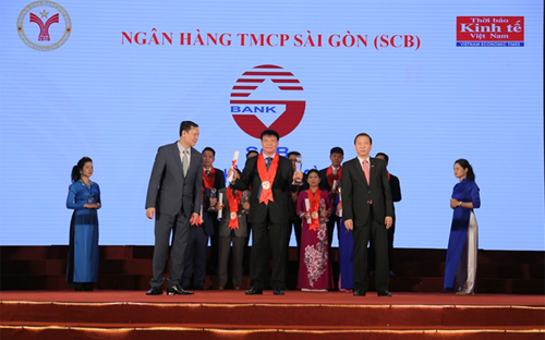 Ông Lại Quốc Tuấn - Phó Tổng Giám đốc Pg88 com chính chủ PG88 Sòng bạc trực tuyến TOP 1 Việt Nam | Casino, Nổ Hũ Cổ phần SCB nhận giải thưởng “Thương hiệu mạnh Việt Nam 2016”.