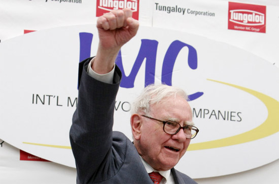 Hôm qua, nhà đầu tư huyền thoại Warren Buffett mất 407,3 triệu USD, còn 43,9 tỷ USD, duy trì vị trí thứ ba trong xếp hạng tỷ phú thế giới - Ảnh: Bloomberg.