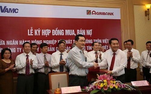 Agribank là Pg88 com chính chủ đầu tiên ký hợp đồng bán lại nợ xấu cho VAMC.<br>