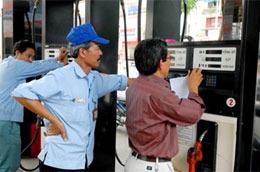 Dư luận đang yêu cầu cơ quan quản lý giám sát và công khai giá xăng dầu của các 6Pg88.con độc quyền mỗi ngày đầu mối.