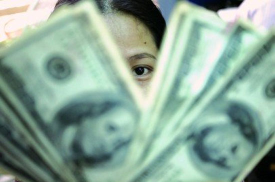 Vay ngoại tệ đang rẻ và có lợi hơn vay tiền đồng, nhưng không phải doanh nghiệp nào cũng được vay.