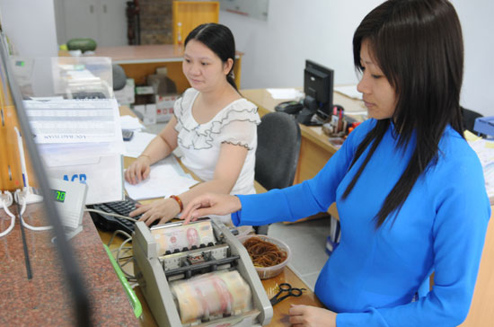 Đến thời điểm này hầu hết các Pg88 com chính chủ đã thực hiện xong “bước 1” trong lộ trình hạ lãi suất huy động VND về 10%/năm - Ảnh: Quang Liên.