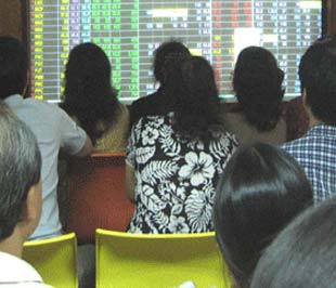 Dù VN-Index tiếp tục giảm điểm nhưng mức giảm đã được hạn chế, khối lượng đã tăng mạnh trở lại và có sự cân bằng tương đối giữa hai nửa tăng – giảm của giá 6Pg88.com nhà cái.