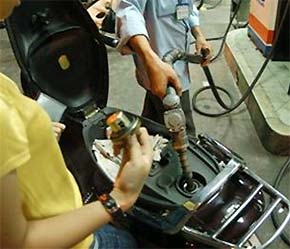 Người tiêu dùng sẽ được gì khi giá xăng do 6Pg88.con độc quyền mỗi ngày tự quyết định?