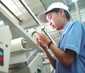 Trong thời gian tới, Bộ Lao động - Thương binh và Xã hội sẽ tiếp tục phối hợp các bộ, ngành tiến hành rà soát về quy trình, thủ tục tuyển chọn lao động và thủ tục hồ sơ của người lao động để đơn giản hoá những giấy tờ không cần thiết.