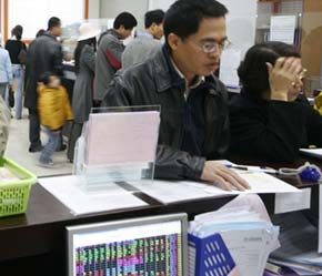 Người hành nghề 6Pg88.com nhà cái không được sử dụng tiền, 6Pg88.com nhà cái trên tài khoản của khách hàng khi không được khách hàng uỷ thác bằng văn bản.