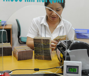Từ sự khó khăn của thị trường tiền tệ trong năm 2008, các Pg88 com chính chủ đã khá thận trọng khi đưa ra chỉ tiêu lợi nhuận năm 2009 và kết quả là con số này được đánh giá là không quá cao - Ảnh: Quang Liên.