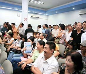 Một số không nhỏ nhà đầu tư đang ở trong tình trạng chờ xem khớp lệnh thay đổi thế nào rồi tính - Ảnh: VNN.