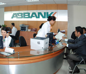 Với các khoản tiền gửi từ 2 tỷ đồng, lãi suất được cộng thêm 0,18%/năm.